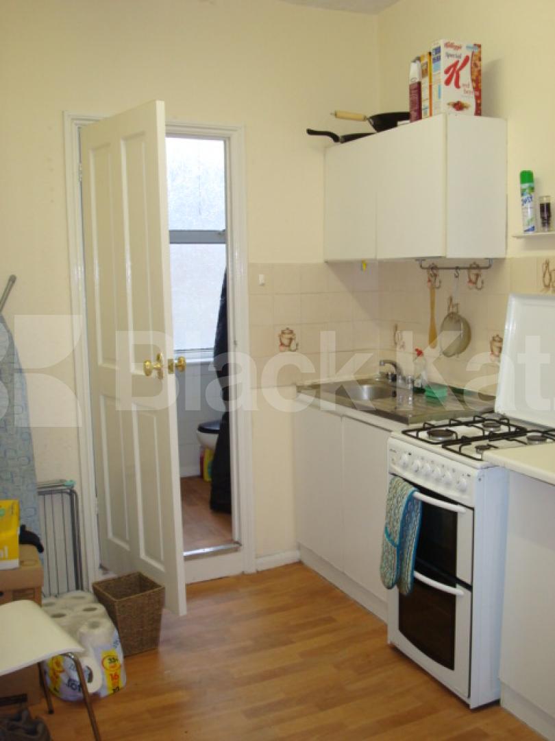 			Call now for a viewing to avoid dissapointment!!, Studio Apartment, 1 bath, 1 reception Studio			 Fashion Street, Bricklane